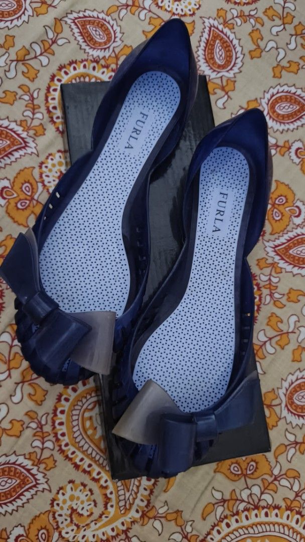Furla Shoes flats (Category: Flats & Sandals) located in Quezon City. Submitted by cheems_ (Listing ID 1442617682, Image 2). Description: for sale furla shoes color: blue size 36 no box, naitapon na loc: pasig rfs: di na nagagamit shipping care of buyer pm if interested.