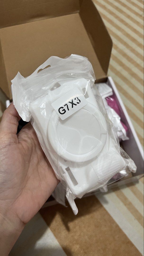 G7X Mark 3 - White Silicone Case (Category: Camera Bags & Carriers) located in Paranaque City. Submitted by kaleeen21 (Listing ID 1442705091, Image 1). Description: 📸Canon G7X Mark III - Silicone Case (Brand new) rfs: extra item 📍Parañaque City 🛵Lalamove ready.