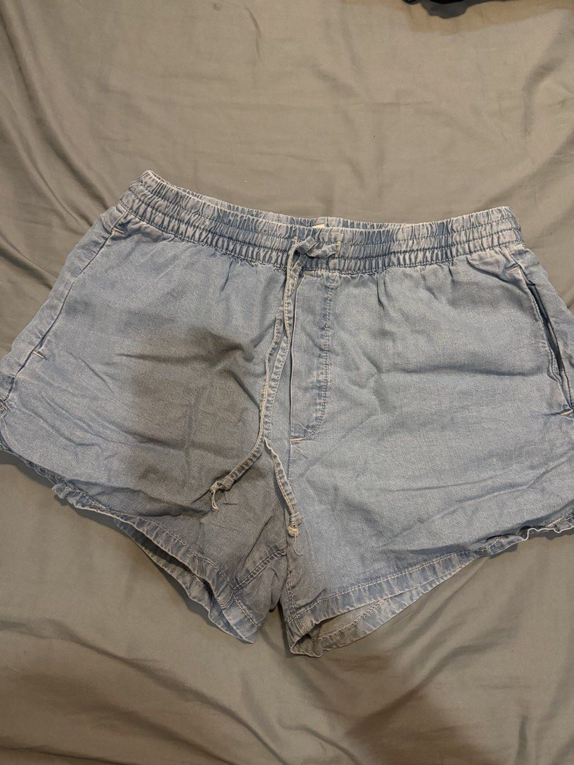 GAP Light Wash Denim Shorts (Category: Shorts) located in Cebu City. Submitted by getosimp (Listing ID 1442688961, Image 1). Description: GAP light wash denim shorts with elastic waistband and drawstring. Casual, comfy, and versatile for everyday wear. No when worns.