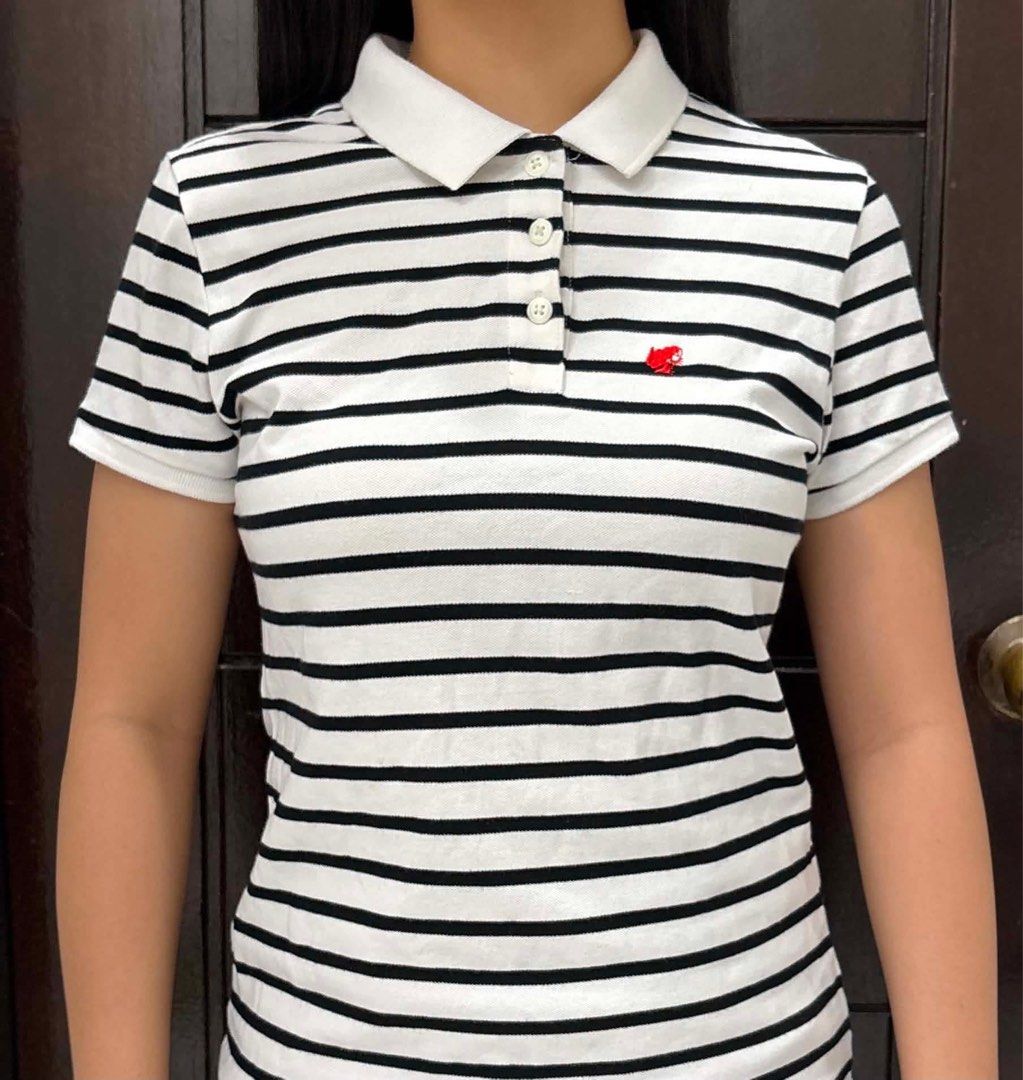 Giordano Striped Polo Shirt - Medium (Category: Tshirts & Polo Shirts ) located in Davao. Submitted by _manuella (Listing ID 1438127970, Image 1). Description: - Giordano polo shirt for women - Size: Medium - Features a white collar - Red Giordano logo on the chest - Striped pattern in white and navy blue.