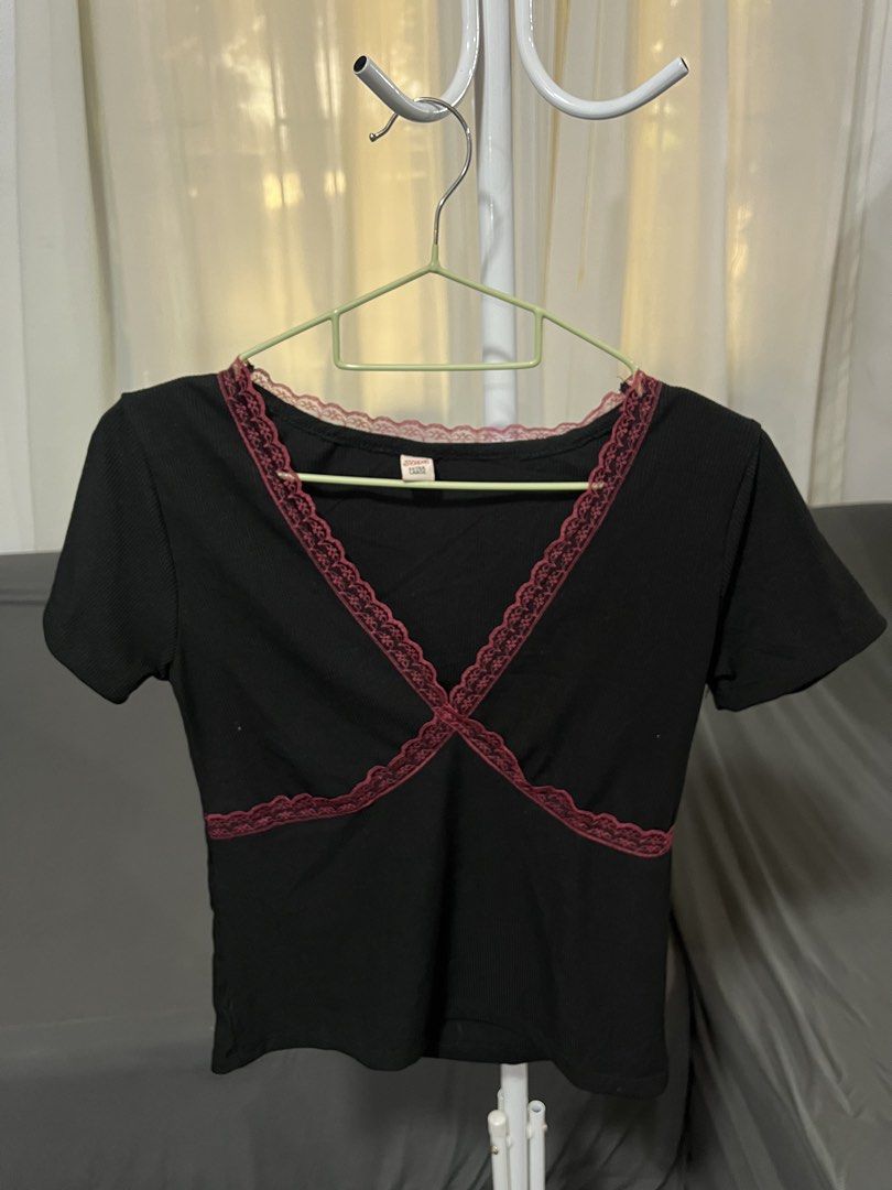 Gir code (Category: Blouses) located in Angeles City. Submitted by jenssss_m (Listing ID 1442628342, Image 1). Description: Brand new, fits L to XL .