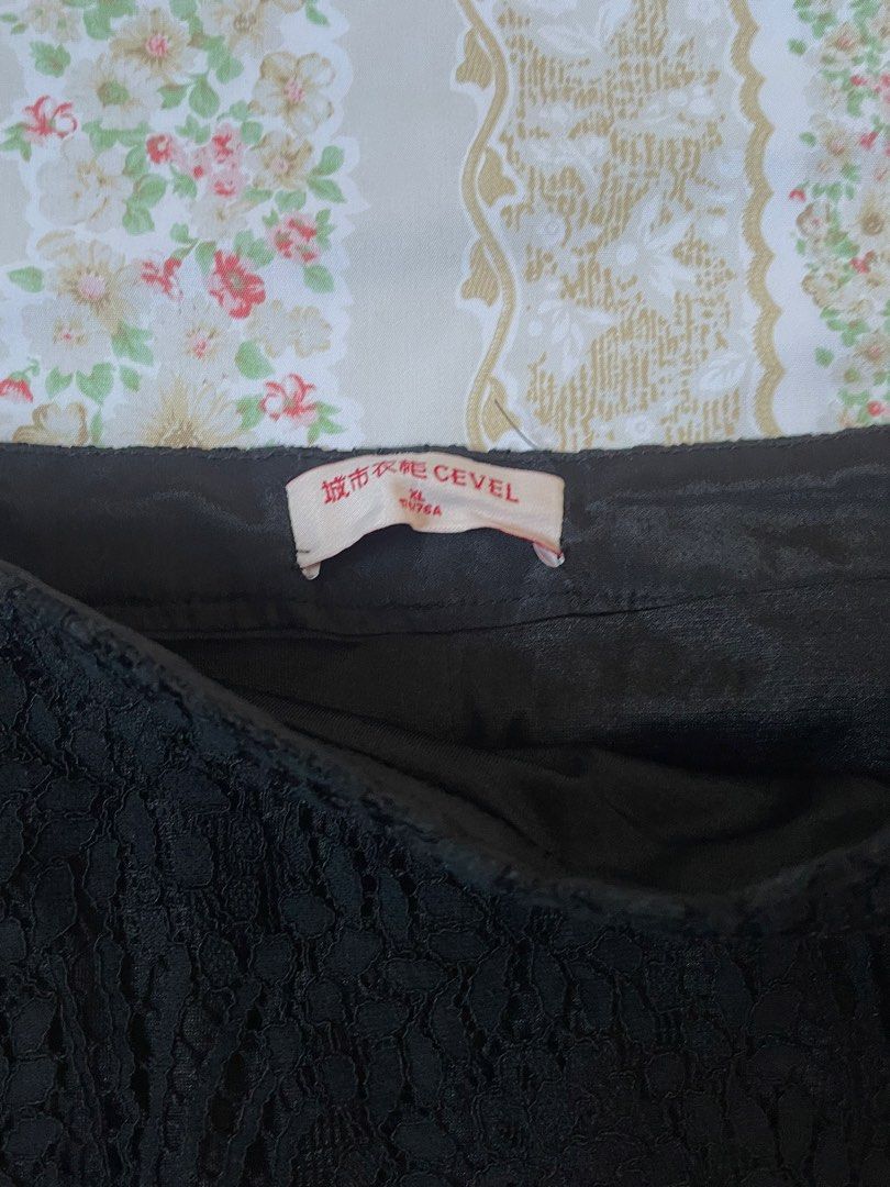 goth lace midi skirt (Category: Skirts) located in Lipa City. Submitted by sincerelyauri (Listing ID 1442646220, Image 3). Description: ⟢ ukay & preloved ⟢ manage your expectations ⟢ no flaws ask for ww or measurements!! mop: gcash or bank tf loc: lipa city.