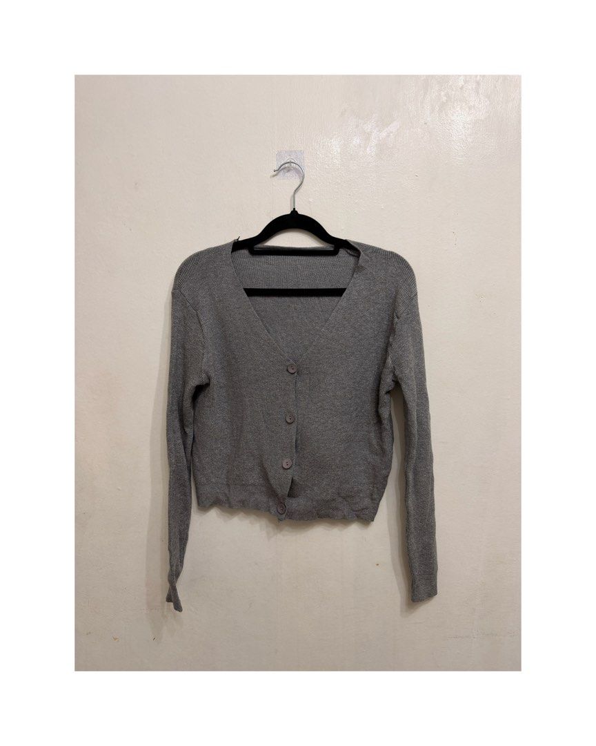 Grey Cardigan (Category: Coats, Jackets and Outerwear) located in Caloocan City. Submitted by mrynn_declutter (Listing ID 1442716725, Image 1). Description: .