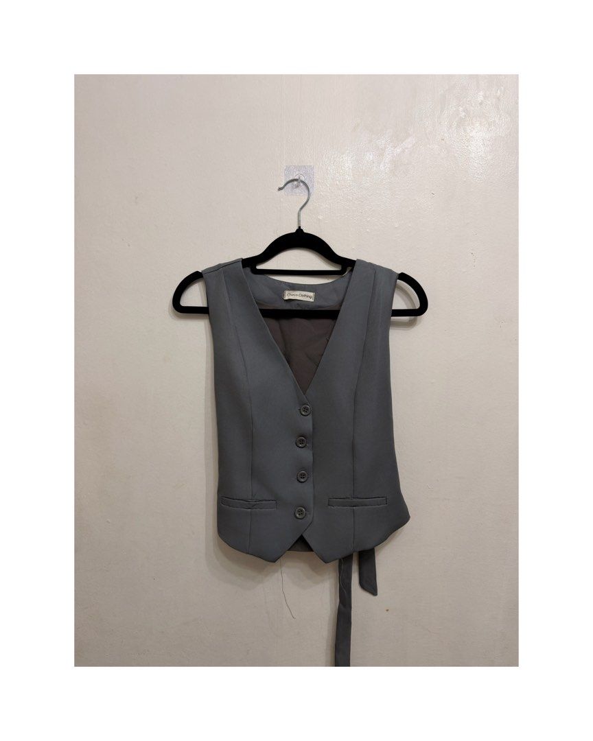 Grey Vest (Category: Others Tops) located in Caloocan City. Submitted by mrynn_declutter (Listing ID 1442716383, Image 1). Description: .