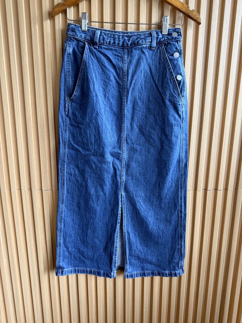 GU (Category: Skirts) located in Lipa City. Submitted by thyra06 (Listing ID 1442638162, Image 3). Description: GU skirts midi good as new size 28/29.