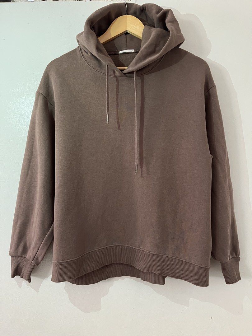 GU by Uniqlo Hoodie Jacket (Category: Coats, Jackets and Outerwear) located in Dasmarinas. Submitted by kai2728 (Listing ID 1442685567, Image 1). Description: GU by Uniqlo Plain Hooded Jacket Color: Brown (10/10) Small on tag 24.5” L x 22” W Sleeve: 21” Very good condition / no issue 699 + SF Shipping fee to be shouldered by the buyer Pick up, lalamove, or Jnt only Payment first.