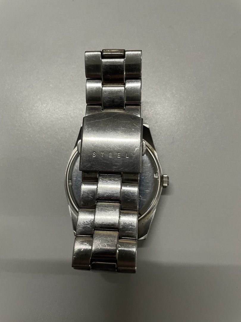 Guess Steel Chronograph Watch Silver Dial (Category: Men's Watches) located in San Fernando. Submitted by migifinds (Listing ID 1442669205, Image 2). Description: - Silver Guess watch with chronograph dial - Stainless steel band and casing - Water resistant up to 50m (165ft) - Reliable Japan movement - Minor scratches on face and band from normal wear - Still looks good and functions perfectly Pm me for more details 📩.