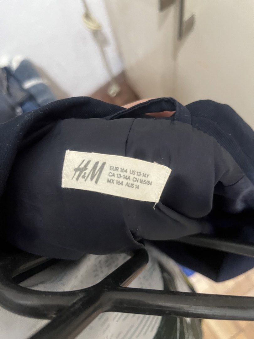 H&M BLUE BLAZER COAT (Category: Coats, Jackets and Outerwear) located in Cagayan de Oro. Submitted by everythingpreloved__ (Listing ID 1442689885, Image 3). Description: - Brand: H&M - Type: Blazer Coat - Color: ROYAL Blue - Style: Versatile, suitable for various occasions - Condition: Good, pre-loved.