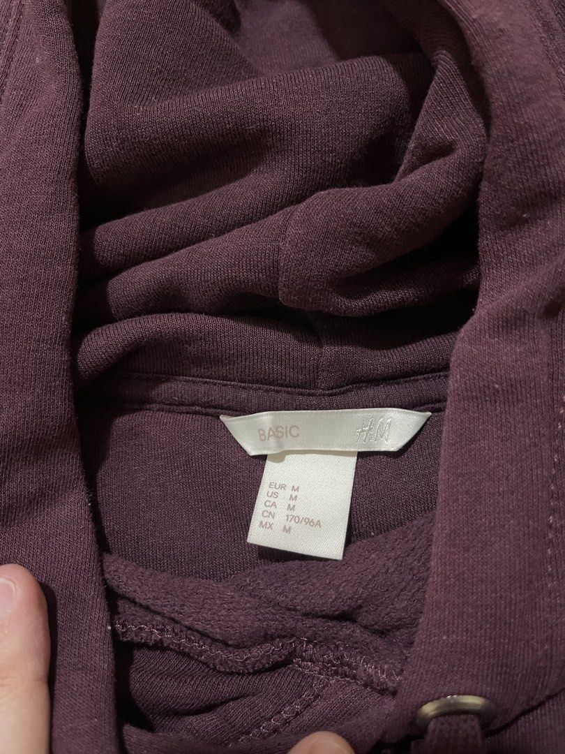 H&M Cotton Hoodie (Category: Coats, Jackets and Outerwear) located in Quezon City. Submitted by andreaa20 (Listing ID 1442624486, Image 2). Description: Maroon color. With front pocket. Open to nego. Rfs: decluttering. .