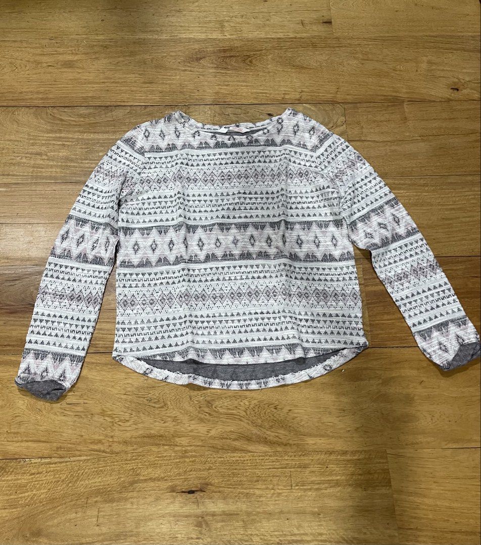 H&M Girls Sweater (Category: Babies & Kids Fashion) located in Quezon City. Submitted by andreaa20 (Listing ID 1442620288, Image 2). Description: US Girls 12-14 years old / Size S-M 250 each / 400 for both Rfs: decluttering. .