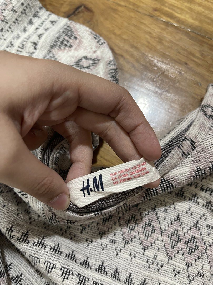 H&M Girls Sweater (Category: Babies & Kids Fashion) located in Quezon City. Submitted by andreaa20 (Listing ID 1442620288, Image 3). Description: US Girls 12-14 years old / Size S-M 250 each / 400 for both Rfs: decluttering. .