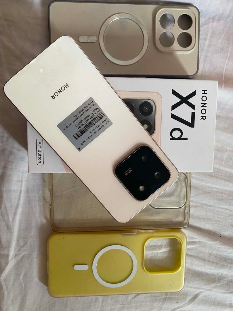 Honor x7d (Category: Huawei) located in Caloocan City. Submitted by jov014 (Listing ID 1442728470, Image 3). Description: Sale Honor x7d Good as new unit and case box Details: Month old 6.77" ips display 120hz 8+8/256 6500 mah battery Wifi-5 connectivity Nfc SGS 5-star drop protection IP65 water and dust resistance Snapdragon 685 (6nm) or (Snapdragon 6s gen 3) Dual stereo speakers 400% volume 108mp back cam. No issue.
