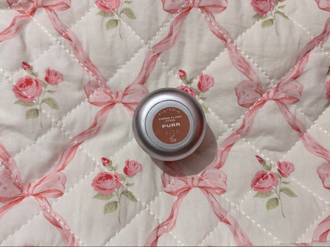 ISSEY Creme Flush Stick in PURR (Category: Makeup) located in Santo Domingo. Submitted by _nymph_ (Listing ID 1442698190, Image 2). Description: Issy Creme Flush Stick Shade:Purr Product Remaining: 80-90% .
