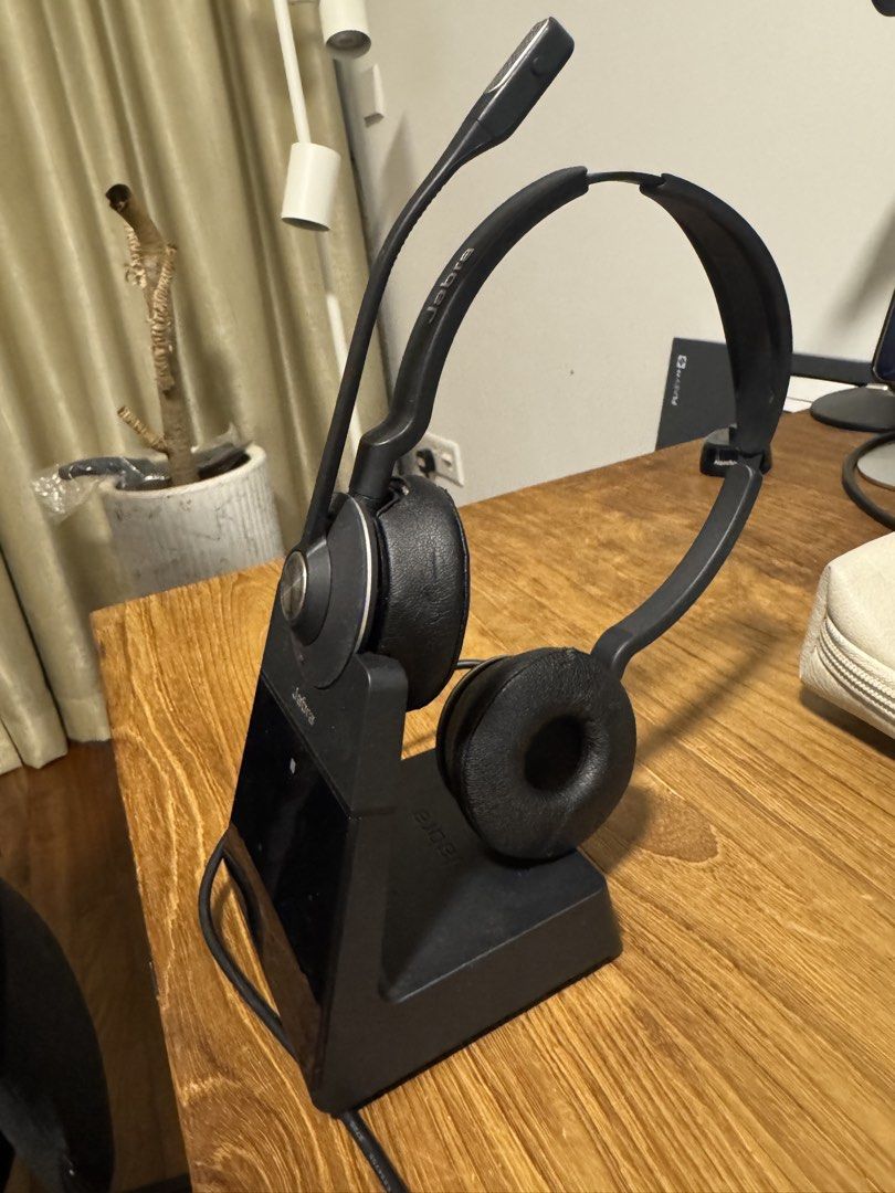 Jabra Wireless Headset with Charging Dock477526238032056321