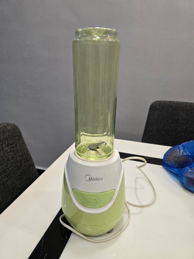 Juice Maker (Category: Juicers, Blenders & Grinders) located in Langkap. Submitted by yasovarman (Listing ID 1442661111, Image 1). Description: item in very good condition like new cod kampar.