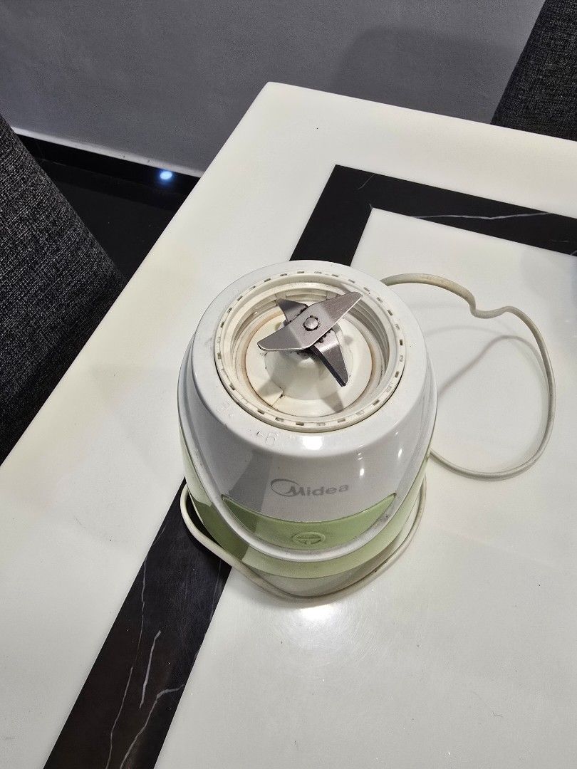 Juice Maker (Category: Juicers, Blenders & Grinders) located in Langkap. Submitted by yasovarman (Listing ID 1442661111, Image 3). Description: item in very good condition like new cod kampar.