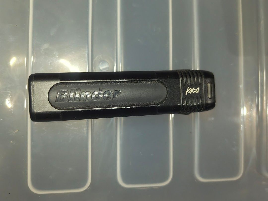 Knog blinder 900 bicycle front light (Category: Bicycles) located in Manila. Submitted by yddob (Listing ID 1442550955, Image 3). Description: purchased July 2025 used for 3-4hrs a night 10x a month estimated battery cycle at 60 inlcudes handlebar rubber strap mount fits most handlebars.
