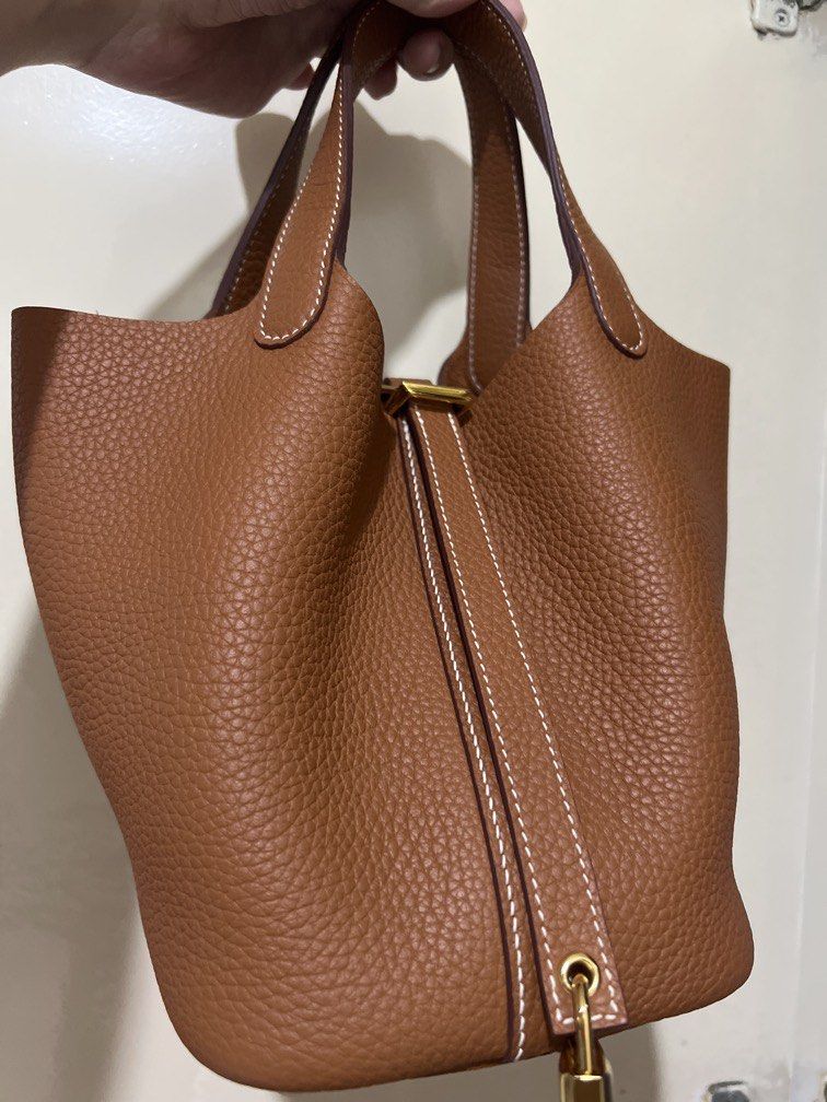 Leather bag picotin 18 womans bag (Category: Purses & Pouches) located in Pasig City. Submitted by igitigit (Listing ID 1442660958, Image 1). Description: .