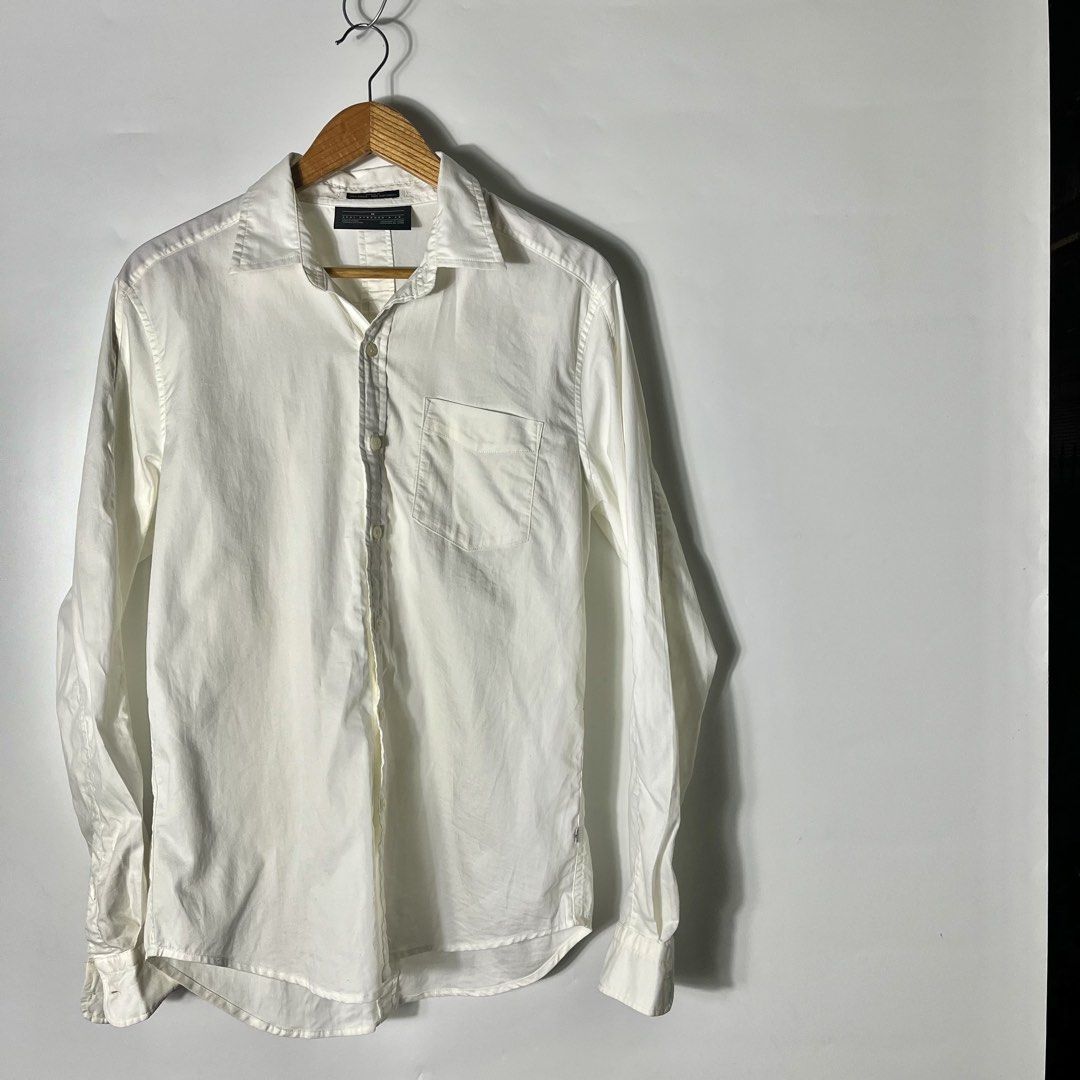LEVIS Longsleeve Shirt (Category: Formal Shirts) located in Bulacan. Submitted by vanitylab (Listing ID 1442631916, Image 1). Description: Dimensions: 21 W x 30 L Color: Cream.