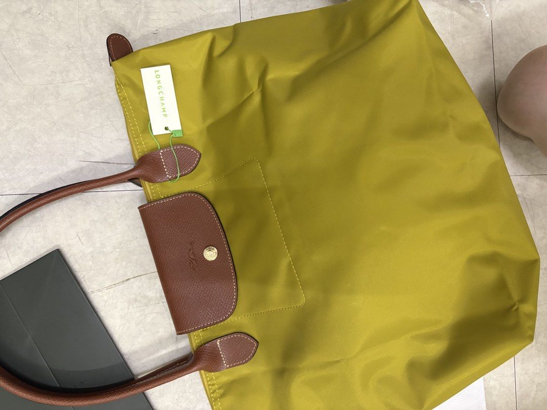 Longchamp Le pliage tote in small and large (Category: Luxury Bags & Wallets) located in Manila. Submitted by pursonalshopper (Listing ID 1442558557, Image 3). Description: .