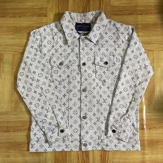 (Category: ) located in . Submitted by thriftdrip. (Listing ID 1442602042, Image 1). Description: .