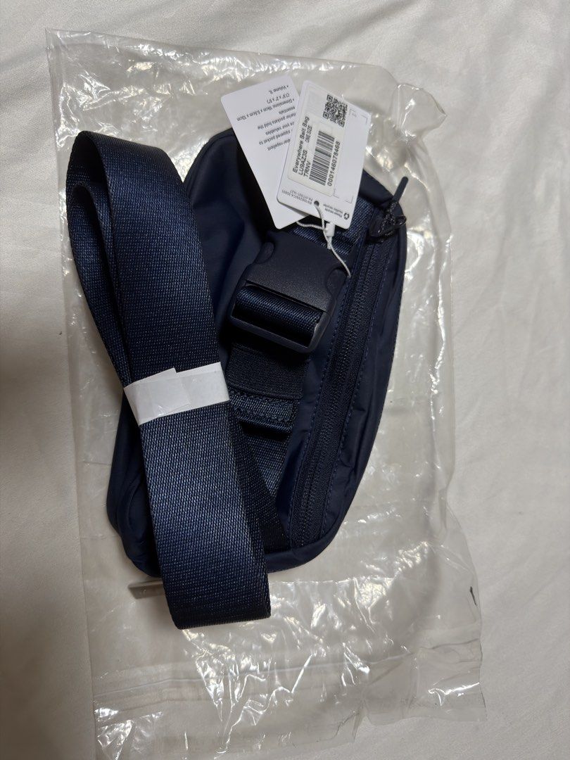Lululemon Everywhere Belt Bag Navy Blue (Category: Cross-body Bags) located in Muntinlupa City. Submitted by kiarraaa (Listing ID 1442546281, Image 2). Description: - Navy blue Lululemon Everywhere Belt Bag - Brand new, still in original packaging - Features an adjustable strap with buckle - Ideal for everyday use and travel - Ample space for your essentials.