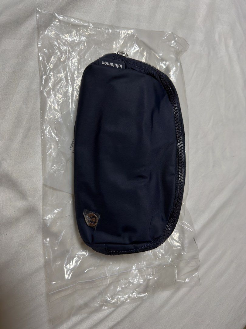 Lululemon Everywhere Belt Bag Navy Blue (Category: Cross-body Bags) located in Muntinlupa City. Submitted by kiarraaa (Listing ID 1442546281, Image 1). Description: - Navy blue Lululemon Everywhere Belt Bag - Brand new, still in original packaging - Features an adjustable strap with buckle - Ideal for everyday use and travel - Ample space for your essentials.