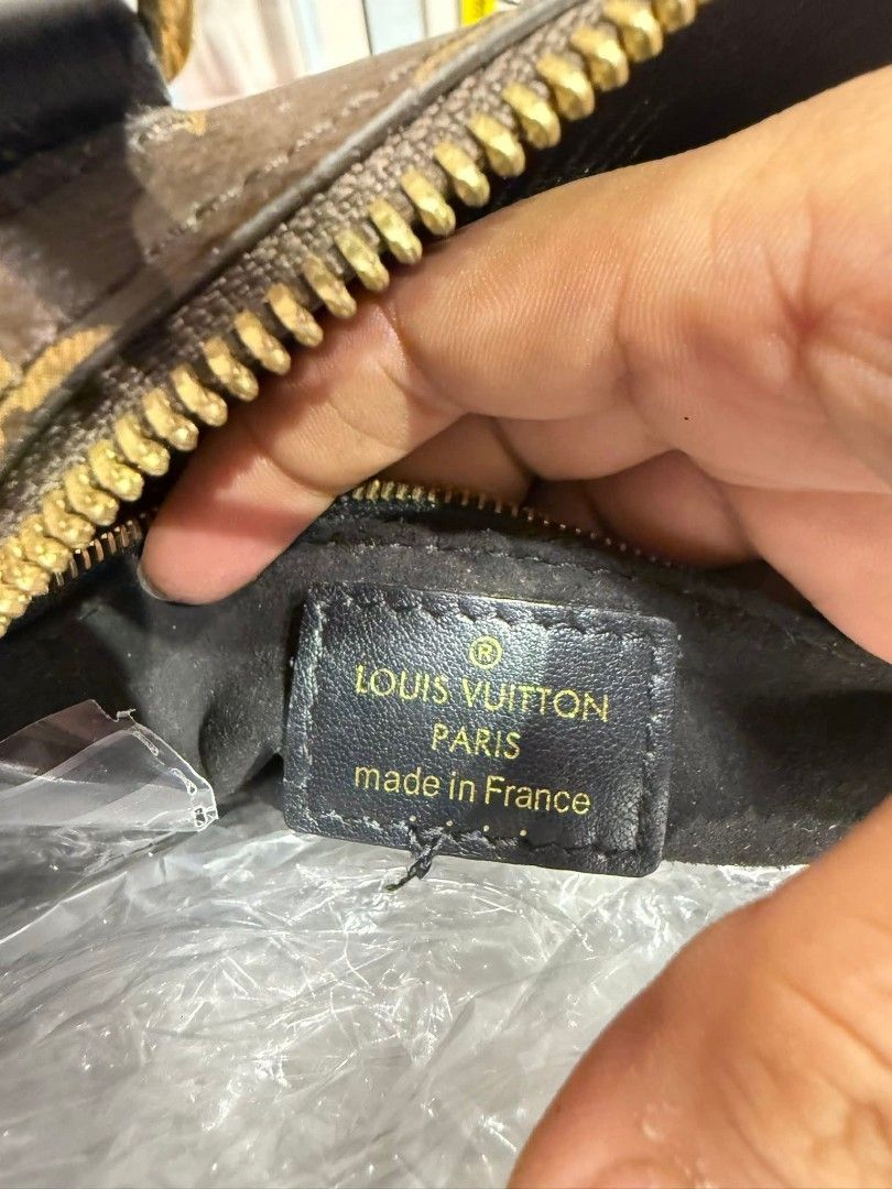 Lv Petite Malle Souple (Category: Luxury Bags & Wallets) located in Pasig City. Submitted by periwinklepeach (Listing ID 1442723154, Image 3). Description: legit lv 2021 model no sling.