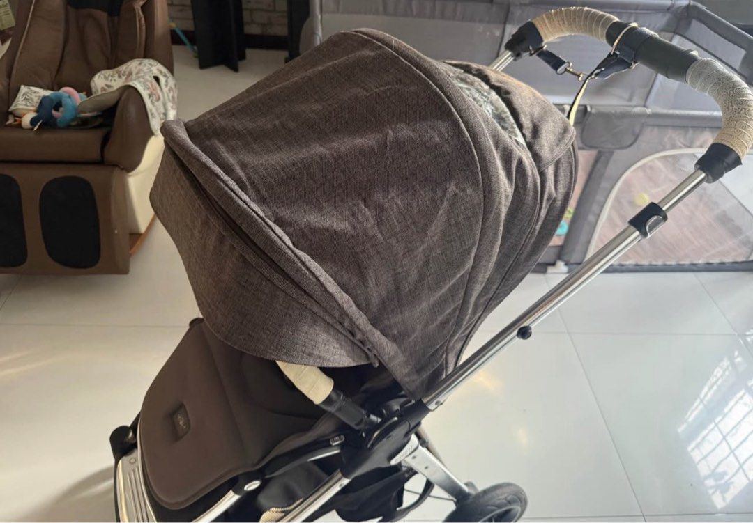 Mamas and Papas Flip XT3 Stroller (Category: Strollers) located in Quezon City. Submitted by enidatfits (Listing ID 1442687614, Image 3). Description: Everything good! Changed the handlebar since leather was cracked. Slightly negotiable RFS: got 2 strollers.