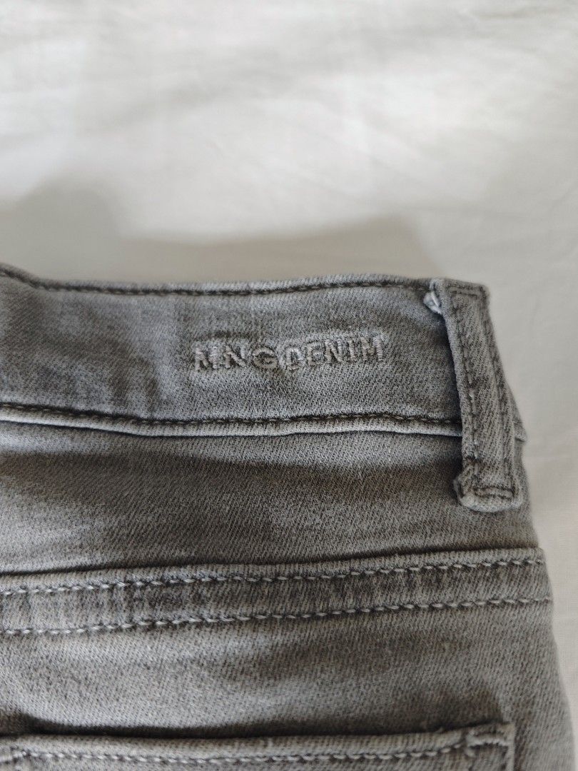 Mango Kids Grey Denim Jeans Size 98cm (Category: Babies & Kids Fashion) located in Manila. Submitted by prelovedblvd (Listing ID 1442589882, Image 3). Description: - Mango Kids Grey Denim Jeans - Size: 98cm - Classic five-pocket design - Button and zip closure - Ideal for everyday casual wear - Comfortable and versatile.