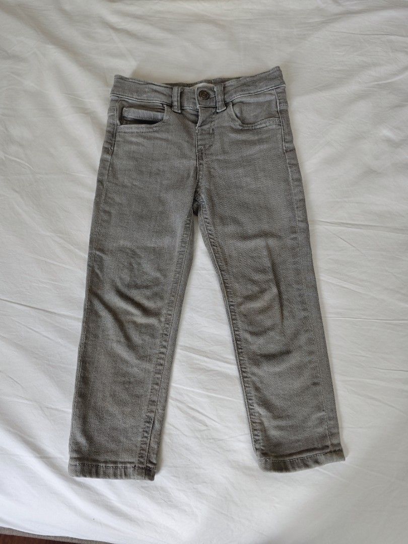 Mango Kids Grey Denim Jeans Size 98cm (Category: Babies & Kids Fashion) located in Manila. Submitted by prelovedblvd (Listing ID 1442589882, Image 1). Description: - Mango Kids Grey Denim Jeans - Size: 98cm - Classic five-pocket design - Button and zip closure - Ideal for everyday casual wear - Comfortable and versatile.