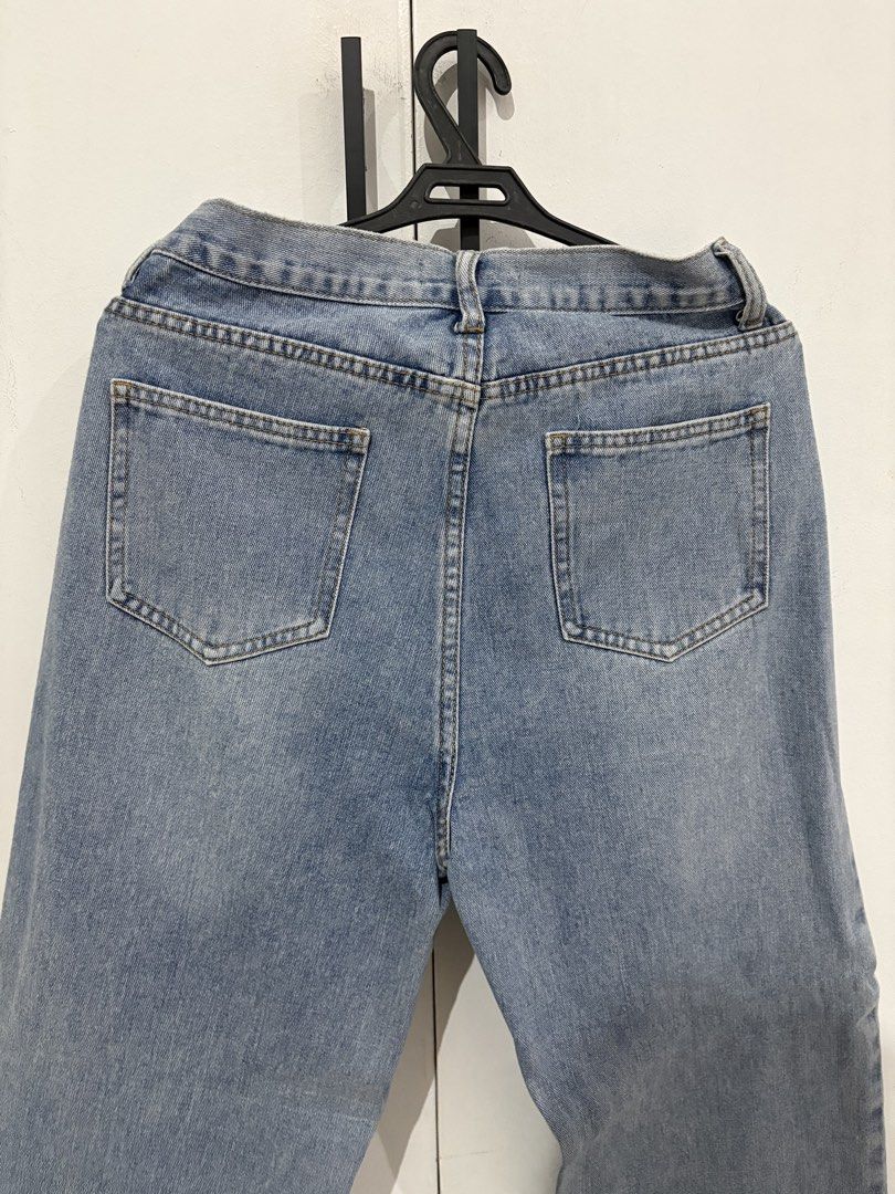 MANTOU Light Wash Denim Jeans (Category: Jeans) located in Las Pinas. Submitted by jclb13 (Listing ID 1442691270, Image 2). Description: - MANTOU light wash wide leg denim jeans - Classic five-pocket style - Button and zip closure - Waistband approximately 30 inches - Perfect for everyday wear - Please check photos for condition details.