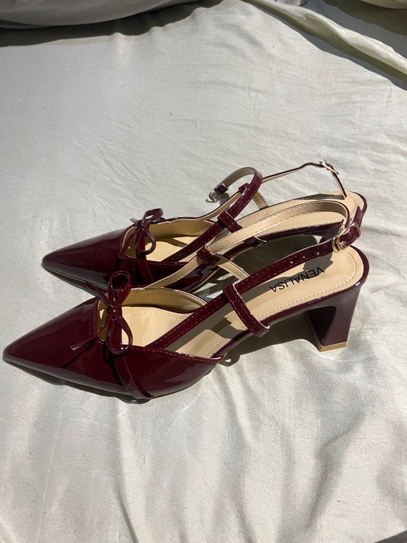 Maroon 2-3 inch heels size 41/25.5cm (Category: Heels) located in Manila. Submitted by thriftcycle.mnl (Listing ID 1442652633, Image 2). Description: Size 41 Office heels Comfortable.