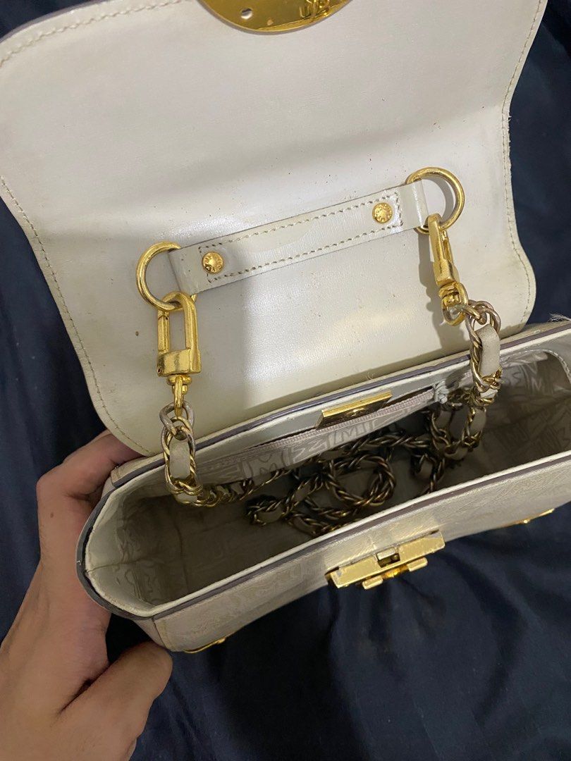 Metro City Bag (Category: Luxury Bags & Wallets) located in Rizal. Submitted by 777ari. (Listing ID 1442552253, Image 2). Description: - Gold hardware - Includes an inner chain strap - Minor signs of wear on corners and interior - Ideal for everyday use 📍5th ave, Caloocan City.