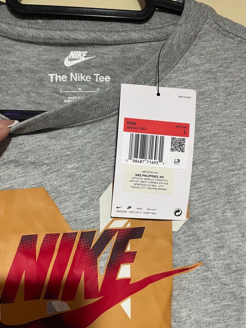 Nike Swoosh Kids Tee Size Large (Category: Babies & Kids Fashion) located in Imus. Submitted by daaayan123 (Listing ID 1442722353, Image 2). Description: .