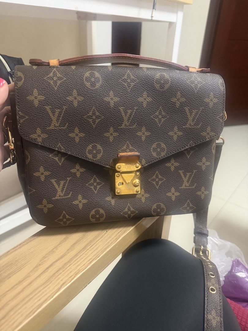 OG Metis with defective locked but still usable (Category: Luxury Bags & Wallets) located in Cebu City. Submitted by cloverseven23 (Listing ID 1442636739, Image 1). Description: .