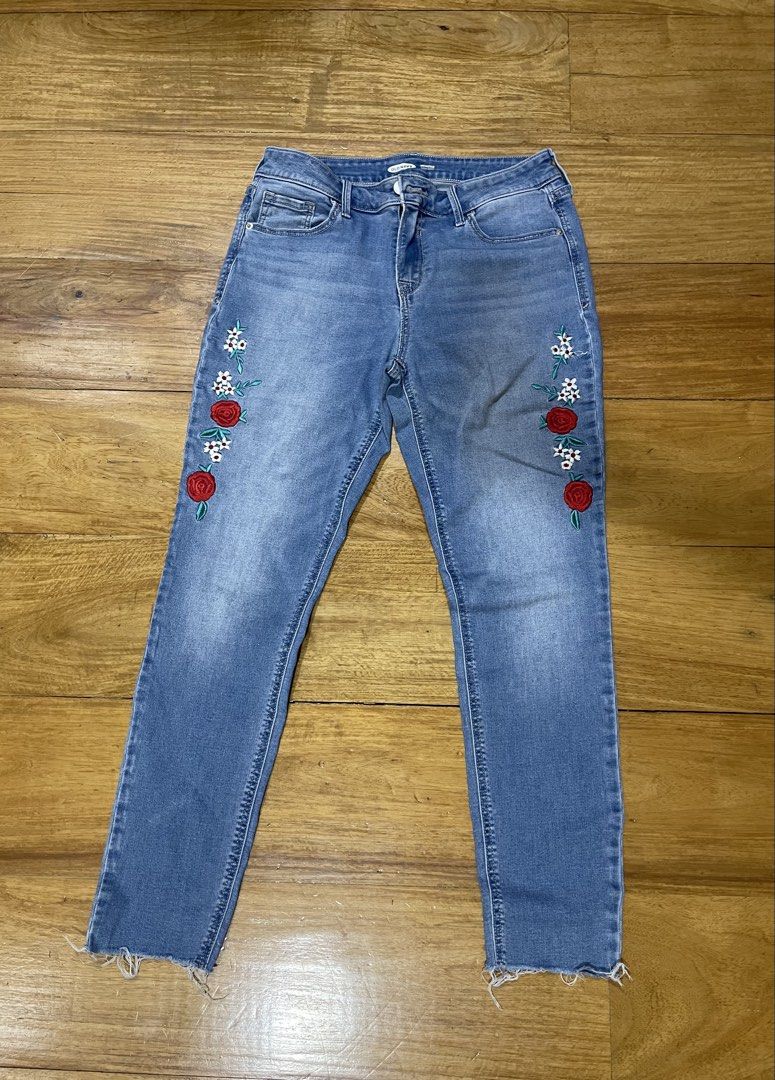 Old Navy Embroidered Jeans (Category: Jeans) located in Quezon City. Submitted by andreaa20 (Listing ID 1442619362, Image 1). Description: Old Navy Rockstar Skinny Jeans with Embroidered Flowers Open to nego. Rfs: decluttering..