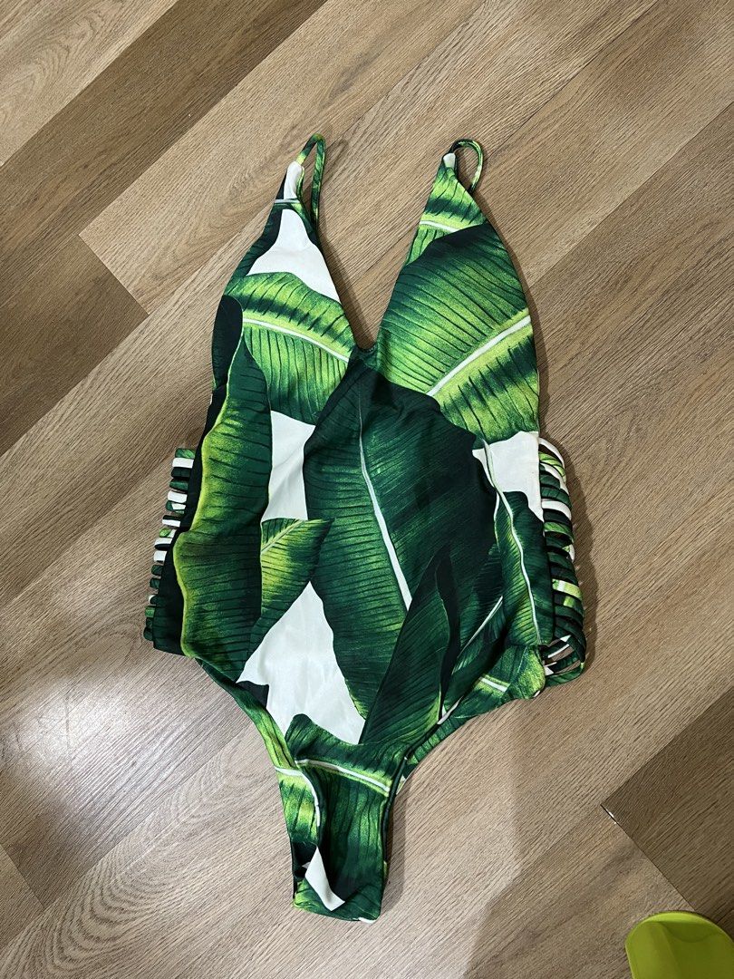 One piece swimsuit [brand new] (Category: Bikinis & Swimsuits) located in Manila. Submitted by angieeeler (Listing ID 1442647151, Image 1). Description: Never used one piece swimsuit Fits Small to Medium With pads.