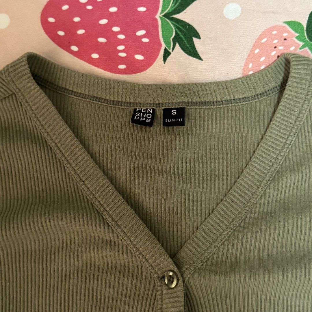 Penshoppe semi-fit longsleeve (Category: Longsleeves) located in Bulacan. Submitted by xiaolongdoll (Listing ID 1442558453, Image 2). Description: .