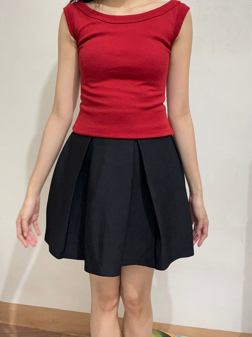 Pleated Skirt (Category: Skirts) located in Valenzuela. Submitted by mrythings (Listing ID 1442580691, Image 2). Description: - Black pleated mini skirt - Size: 24-25 waistline.