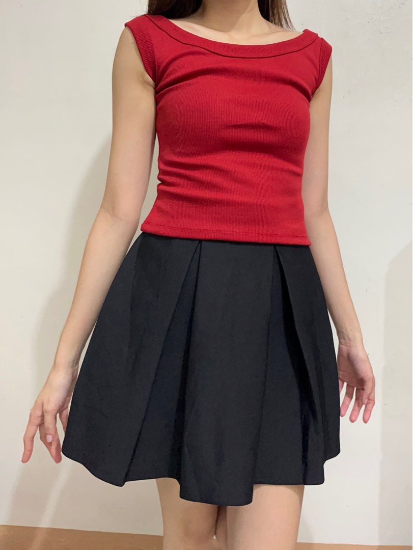 Pleated Skirt (Category: Skirts) located in Valenzuela. Submitted by mrythings (Listing ID 1442580691, Image 3). Description: - Black pleated mini skirt - Size: 24-25 waistline.