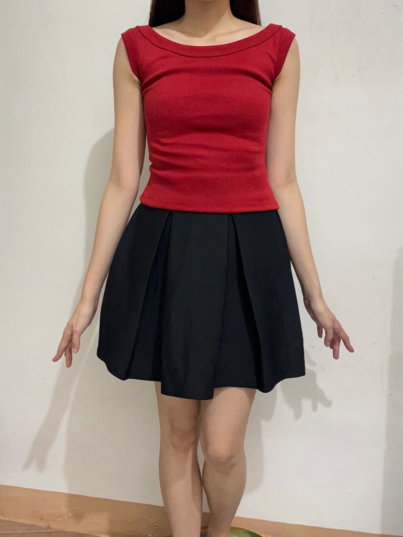Pleated Skirt (Category: Skirts) located in Valenzuela. Submitted by mrythings (Listing ID 1442580691, Image 1). Description: - Black pleated mini skirt - Size: 24-25 waistline.