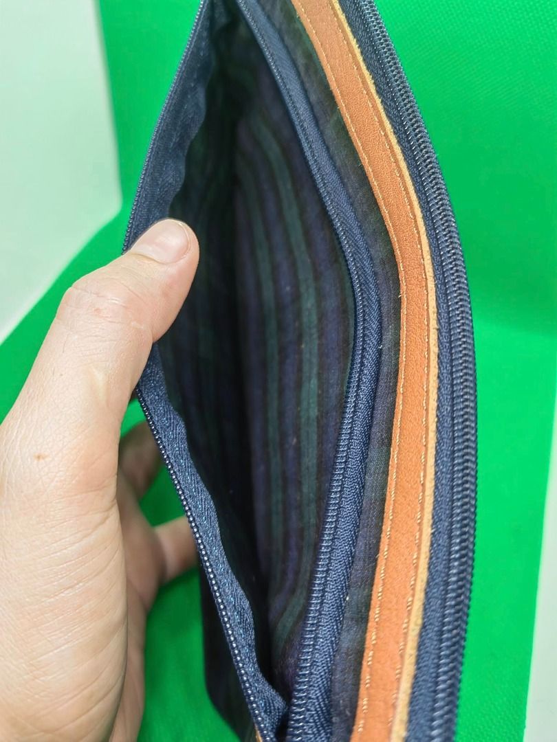 Pouch (Category: Purses & Pouches) located in Cebu City. Submitted by dudes_villanueva (Listing ID 1442651721, Image 3). Description: Pouch In good condition.