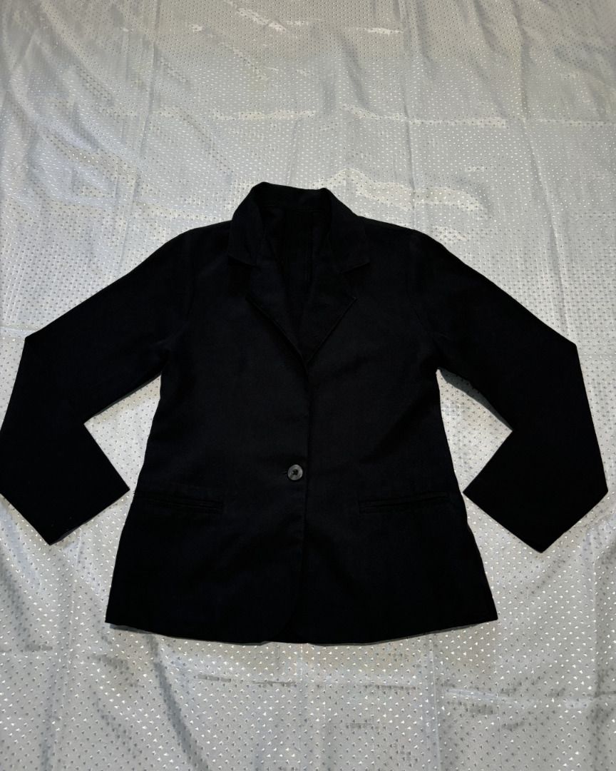 pre loved - black blazer (Category: Coats, Jackets and Outerwear) located in Binangonan. Submitted by rheibns (Listing ID 1442550056, Image 1). Description: please read before buying! item: black blazer description: singular button at the front size: can fit up to large brand: unbranded condition: good, very minimal use location: binangonan rizal mode of payment: gcash only (payment first), PAYO (pay as you order) mode of delivery: direct j&t or 