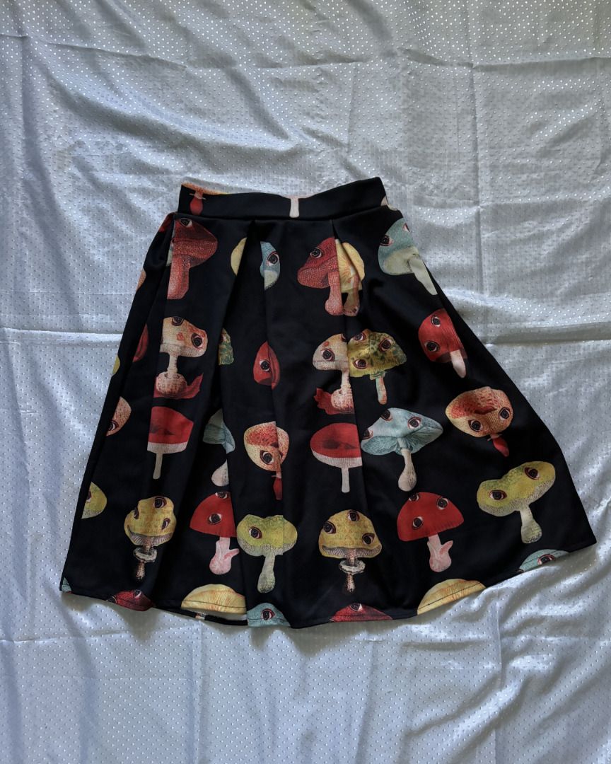 pre loved - black printed skirt (Category: Skirts) located in Binangonan. Submitted by rheibns (Listing ID 1442548952, Image 1). Description: please read before buying! item: black printed skirt description: knee length, graphic print size: can fit up to medium size brand: unbranded condition: good, never used location: binangonan rizal mode of payment: gcash only (payment first), PAYO (pay as you order) mode of delivery: direct j&t or lalamove (