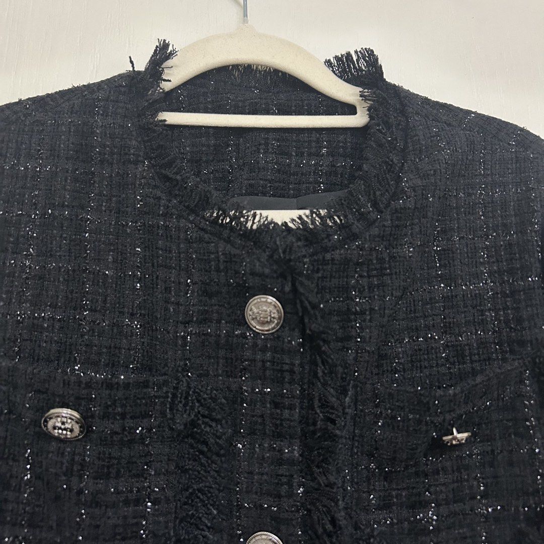 Preloved | Black Tweed Blazer (Category: Coats, Jackets and Outerwear) located in Caloocan City. Submitted by trisdeclutters (Listing ID 1442615226, Image 3). Description: Last price already Best fit M Bust: 36" when closed Length: 23" Sleeve length: 23" With inner lining With 4 front pockets No flaws, good as new ‼️no reservations, exchange, cancellation, return, refund‼️.