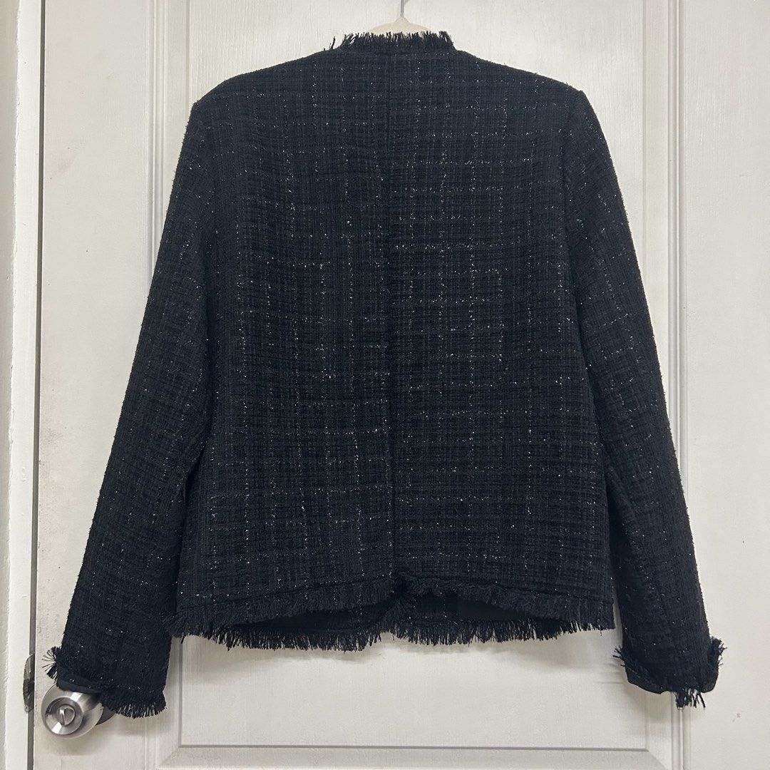 Preloved | Black Tweed Blazer (Category: Coats, Jackets and Outerwear) located in Caloocan City. Submitted by trisdeclutters (Listing ID 1442615226, Image 2). Description: Last price already Best fit M Bust: 36" when closed Length: 23" Sleeve length: 23" With inner lining With 4 front pockets No flaws, good as new ‼️no reservations, exchange, cancellation, return, refund‼️.