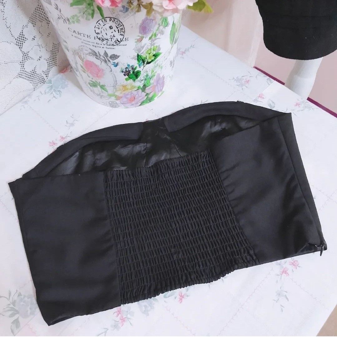 Preloved Korean Black Tube Top (Category: Others Tops) located in Caloocan City. Submitted by ailove_ph (Listing ID 1442637389, Image 2). Description: ♡ Preloved pieces, handpicked with love ♡ Color may vary due to lighting ♡ Items are preloved, please manage your expectations ♡ DM for inquiries Thanks loves!💕.