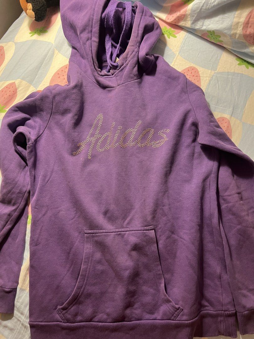 Purple Adidas Hoodie with Rhinestone Logo （分類：其他上衣）位於 Hong Kong。 由 theweekndluv3r 提交（商品編號 1442596511，圖片 3）。簡介： Purple Adidas hoodie. Features the Adidas logo in rhinestones. Kangaroo pocket on the front. Drawstring hood. Great for casual wear. Comfortable and stylish.。