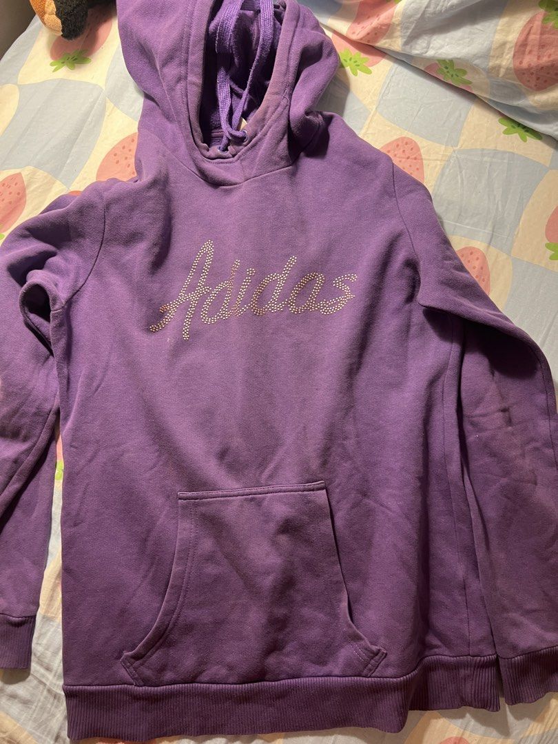Purple Adidas Hoodie with Rhinestone Logo （分類：其他上衣）位於 Hong Kong。 由 theweekndluv3r 提交（商品編號 1442596511，圖片 1）。簡介： Purple Adidas hoodie. Features the Adidas logo in rhinestones. Kangaroo pocket on the front. Drawstring hood. Great for casual wear. Comfortable and stylish.。